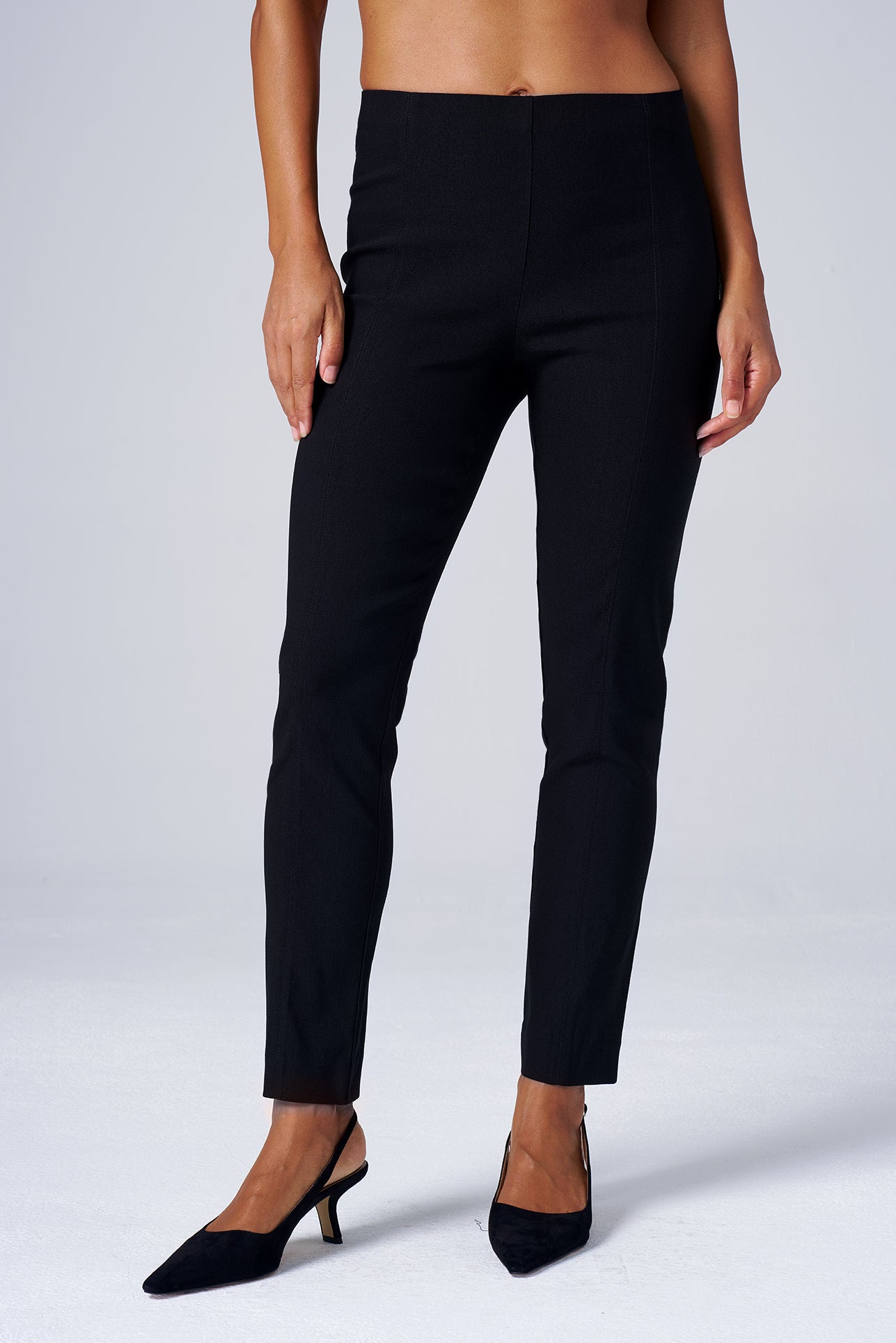 Slim Ankle Magic Pant in Black