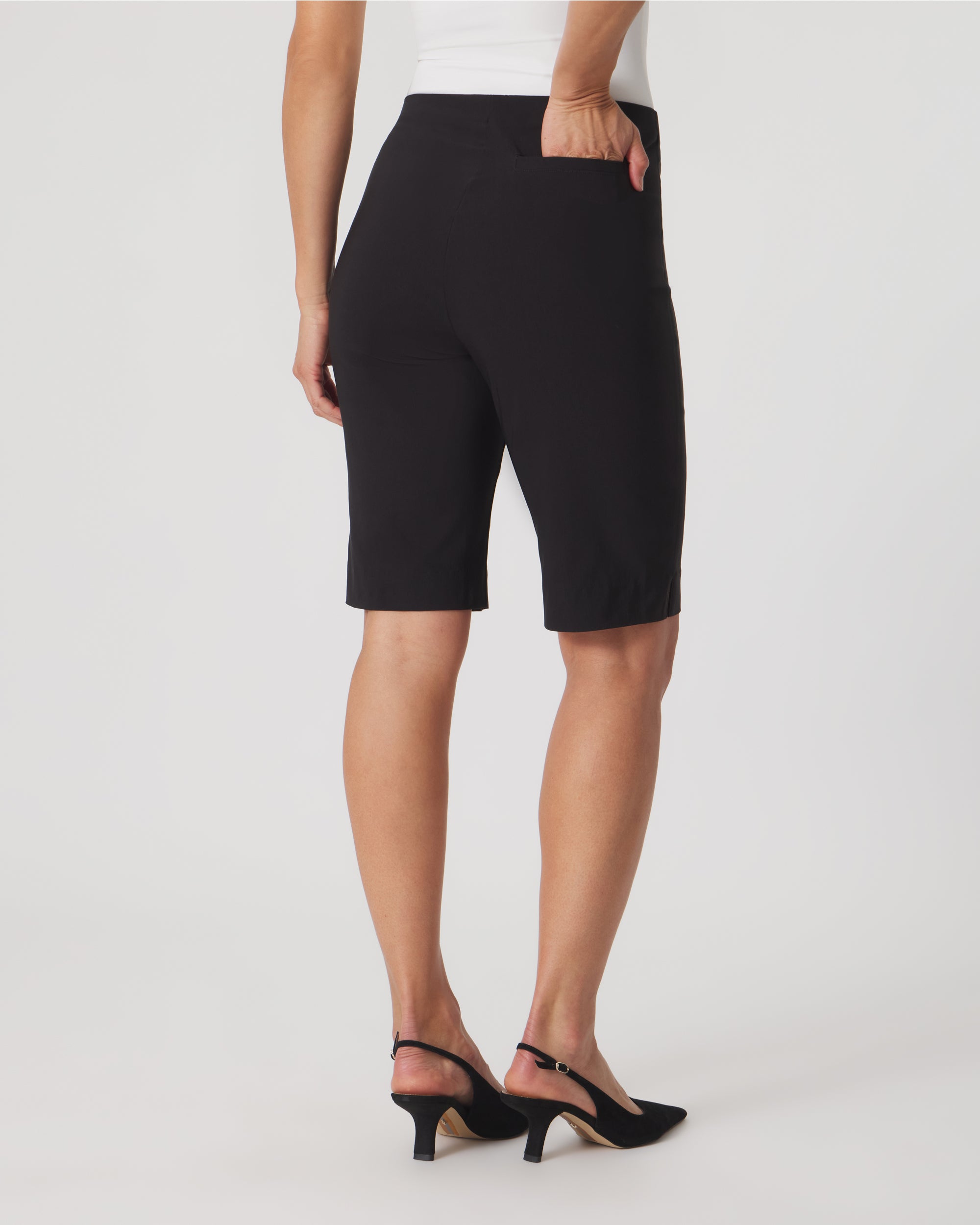 Slimming All-Season Bermuda Shorts for Women – Flattering Magic