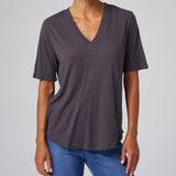 Slub Jersey V-Neck Elbow Sleeve Tee in Carbon